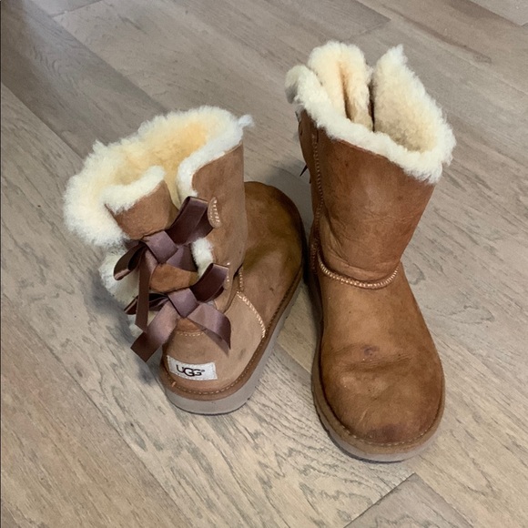 UGG Shoes - UGG Chestnut Shearling Boots with Satin Bows Size 6